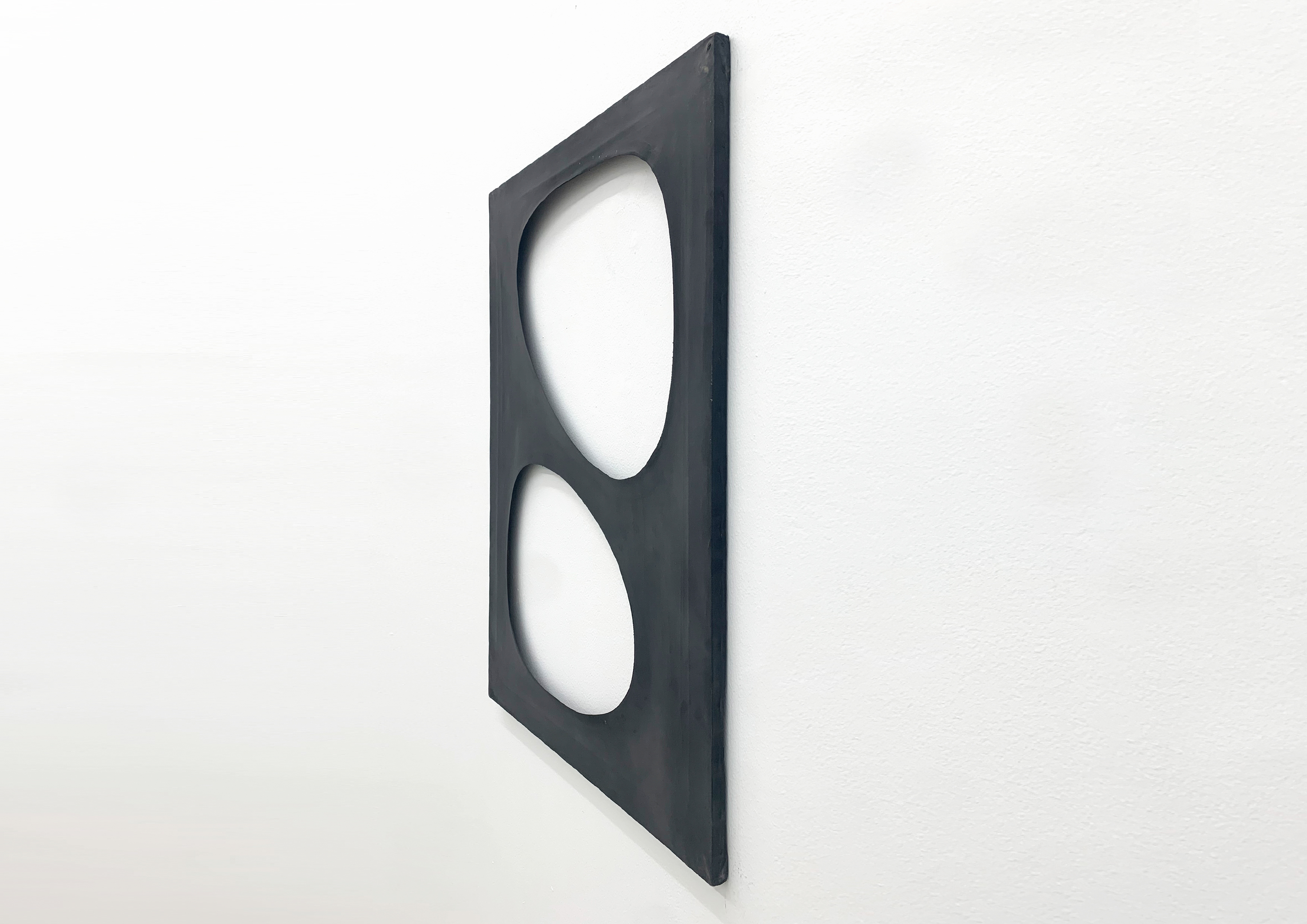 Parra & Romero, exhibition: Dadamaino: 1930-2004. Dal movimiento alla proteste mute (fig. 3)